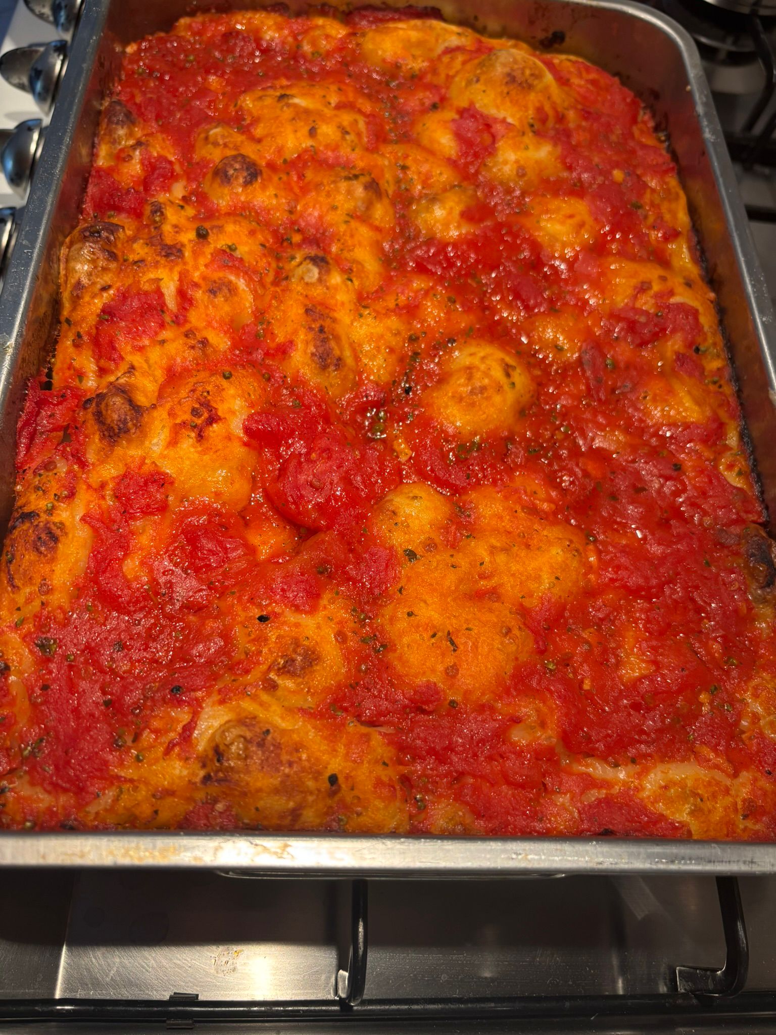 Pizza alta in teglia al pomodoro